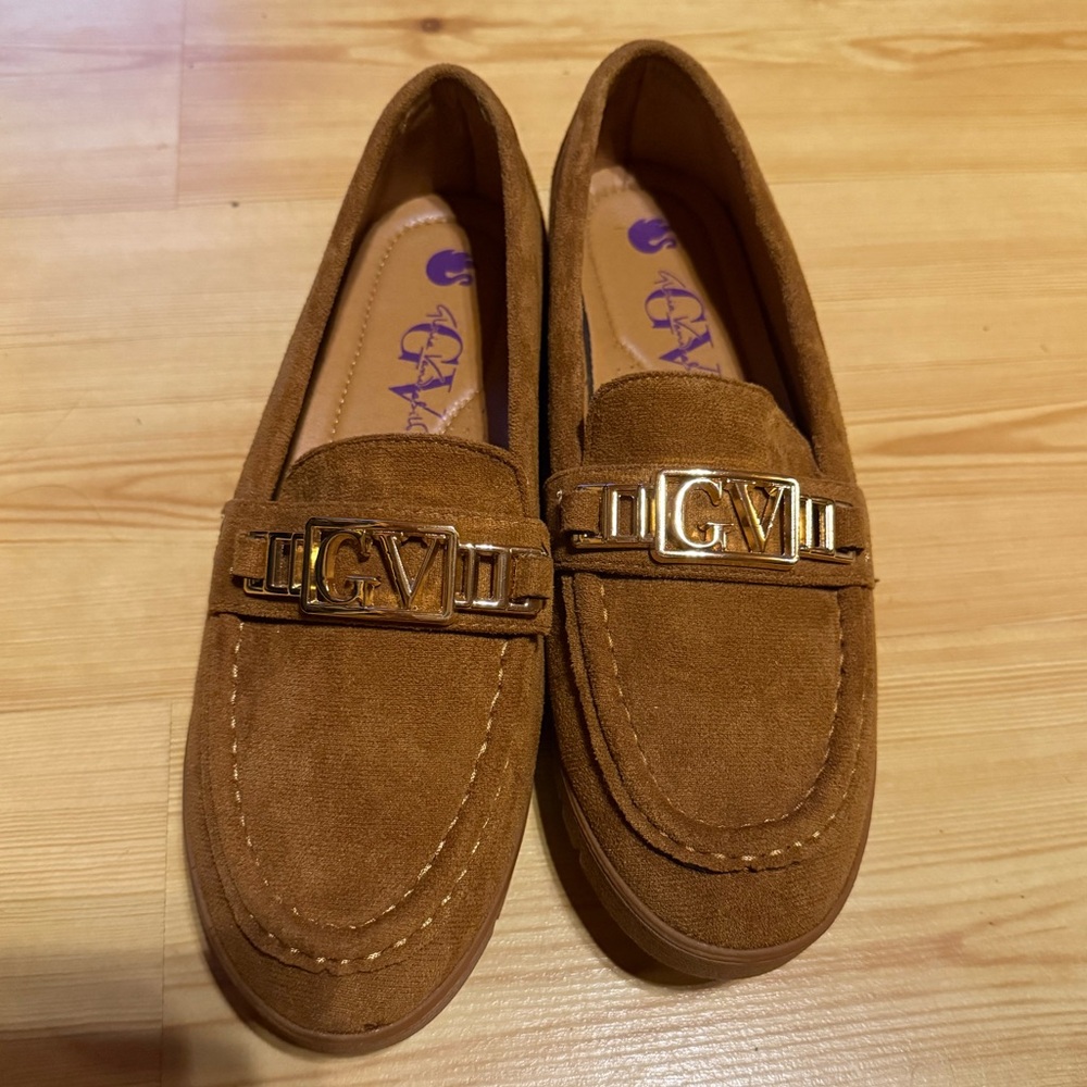 Gloria Vanderbilt brown platform loafers